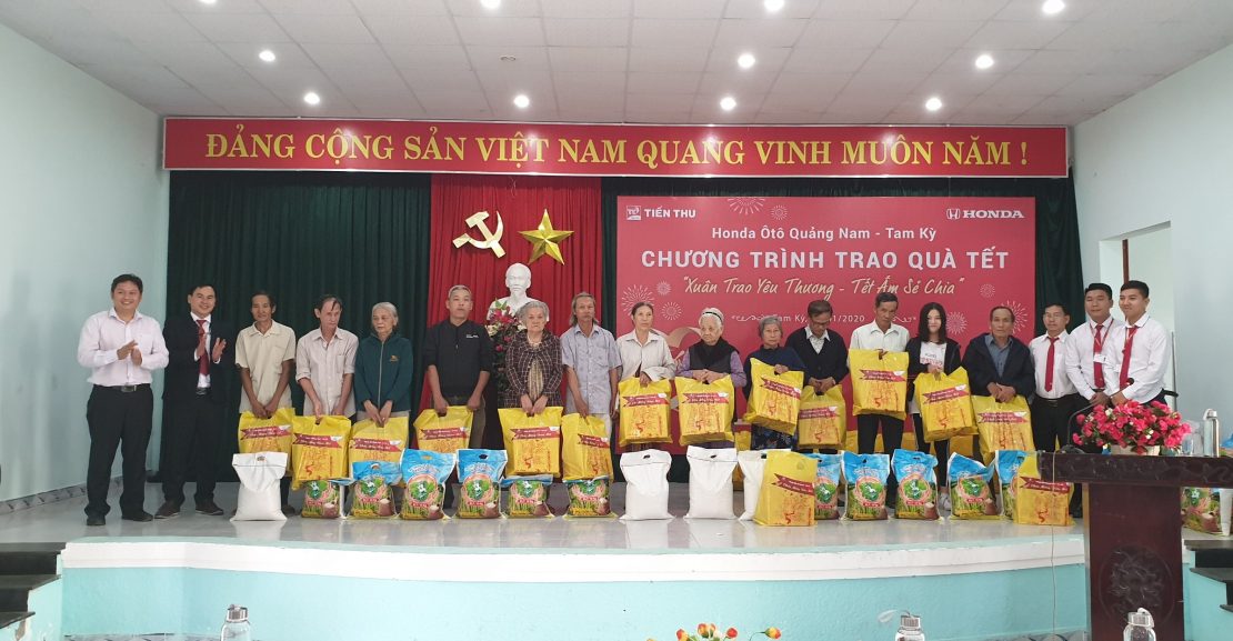 CHƯƠNG TRÌNH TRAO QUÀ TẾT: XUÂN TRAO YÊU THƯƠNG – TẾT ẤM SẺ CHIA