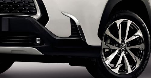 COROLLA CROSS 1.8G - Ốp cản trước (mạ Crôm)