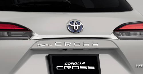 COROLLA CROSS 1.8G - Ốp cửa sau (mạ Crôm)
