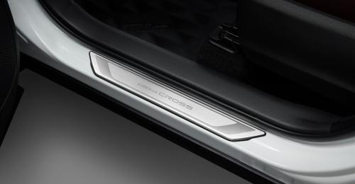 COROLLA CROSS - Ốp bậc lên xuống 4 cửa (không đèn)