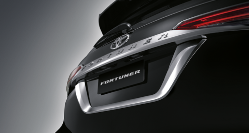 FORTUNER - Ốp trang trí biển số sau mạ Chrome