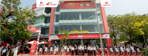 Tiến Thu Tổng Kết Ngày Hội Trao Thưởng 38 Xe Máy 